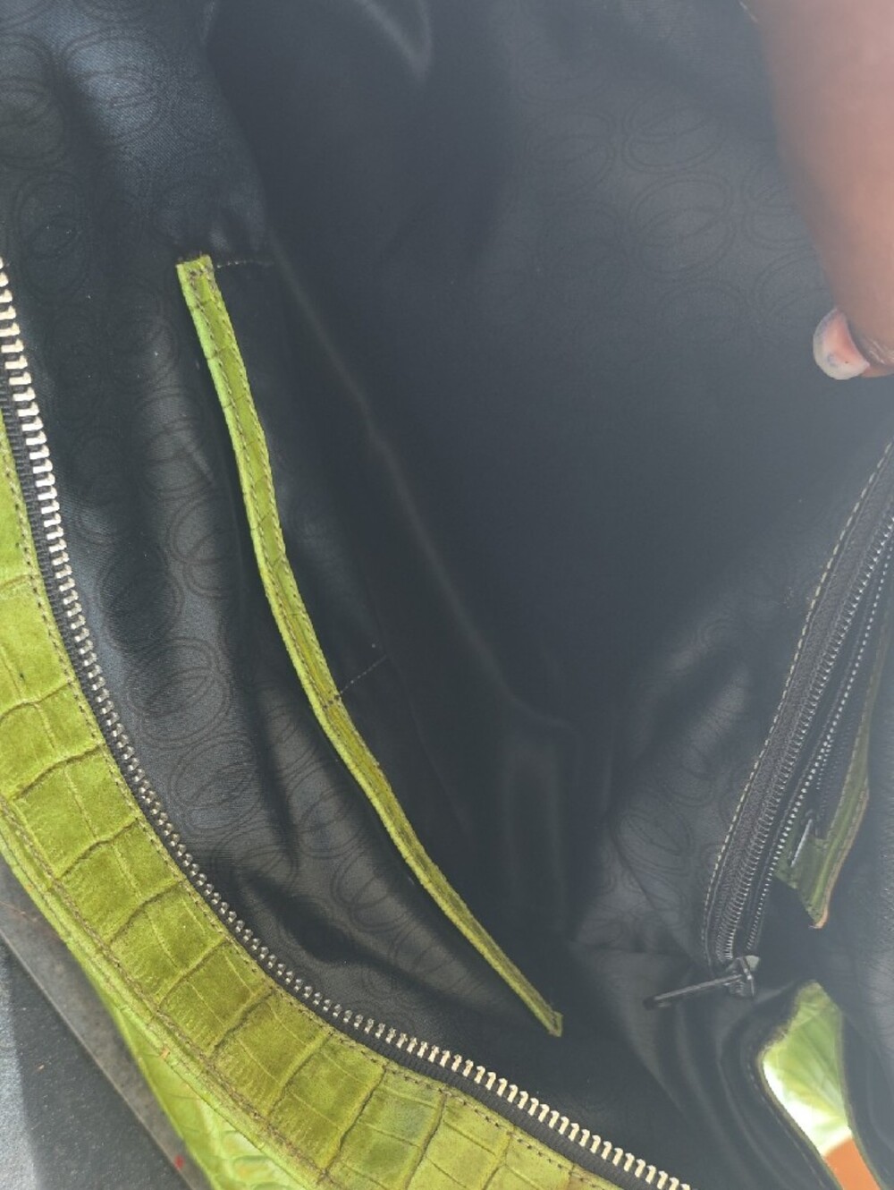Veari Green Croc-Embossed Shoulder Bag - Picture 6 of 7